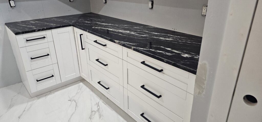 Modern Kitchen Large-Format Porcelain