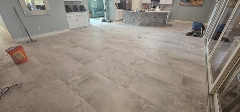 Open Concept Main Space Porcelain Floor
